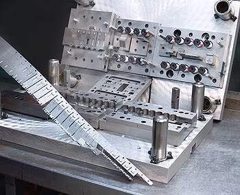 Großhandel Neueste Designs 8606al 3D 5D 8d 110V